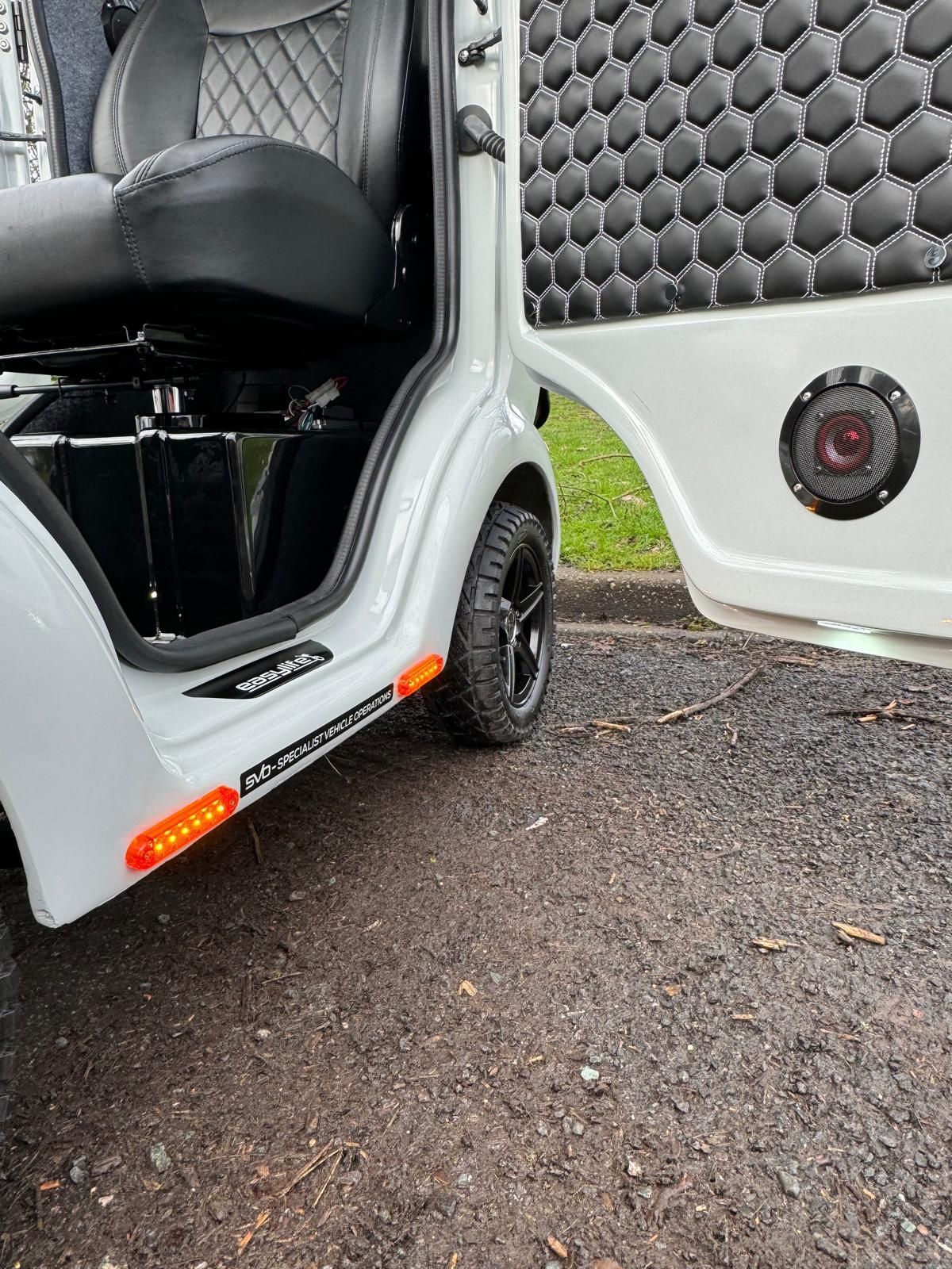 EASYLIFE ECO CABIN SCOOTER (2026) - WHITE AND BLACK - NEW SPECIAL EDITION 3