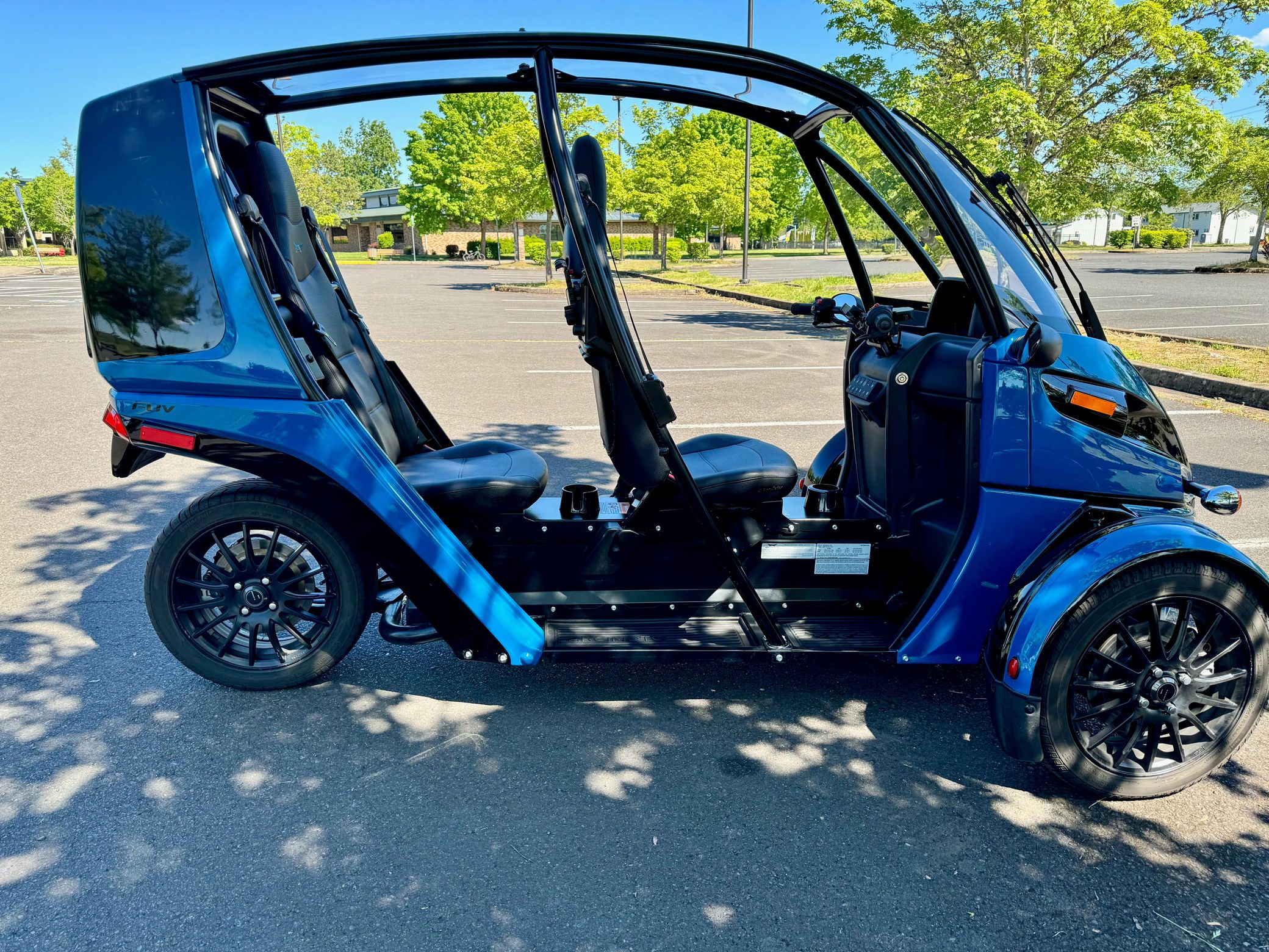 2021 Arcimoto FUV - Blue/Black Coupe - Image 3