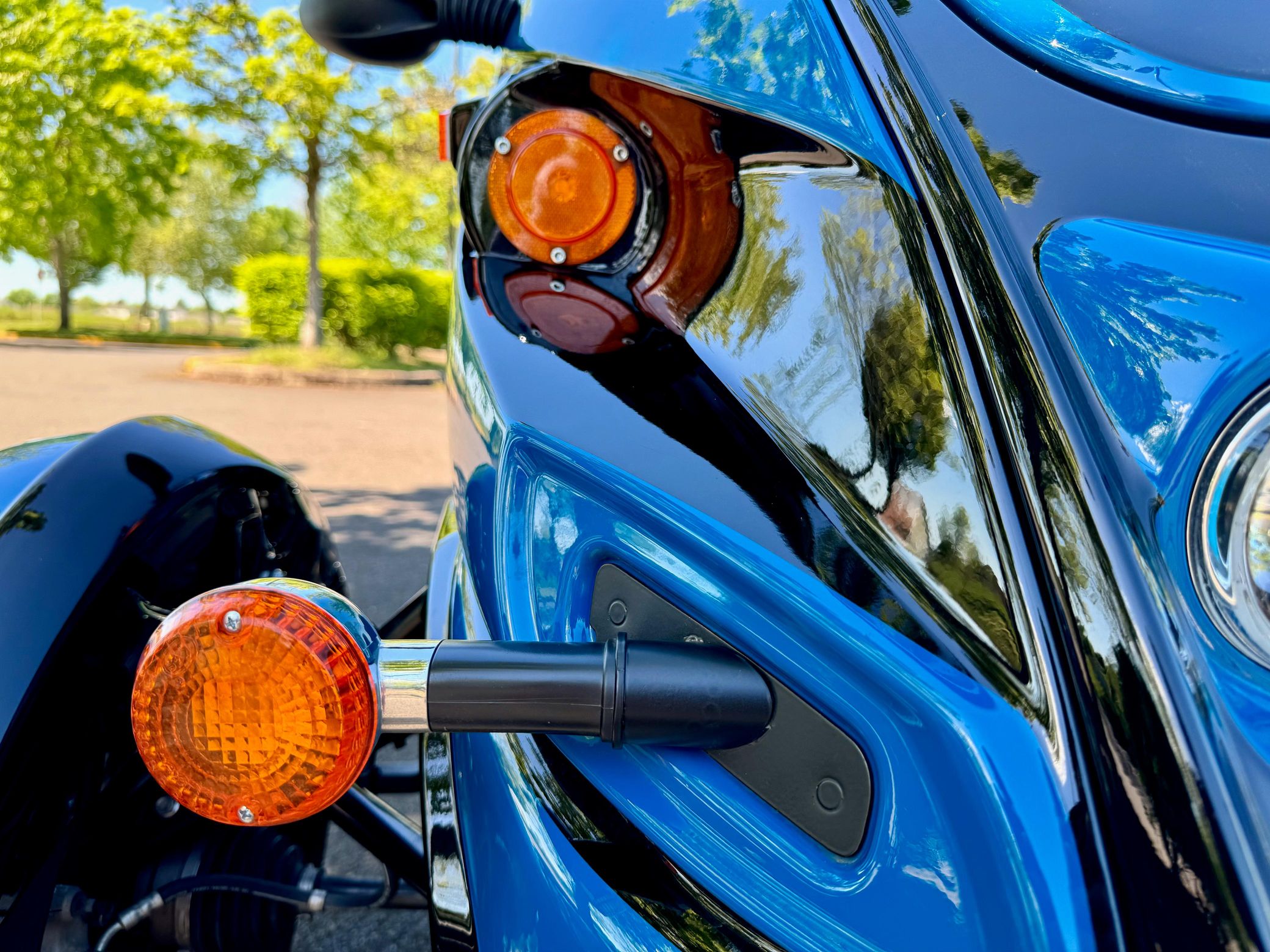 2021 Arcimoto FUV - Blue/Black Coupe - Image 4