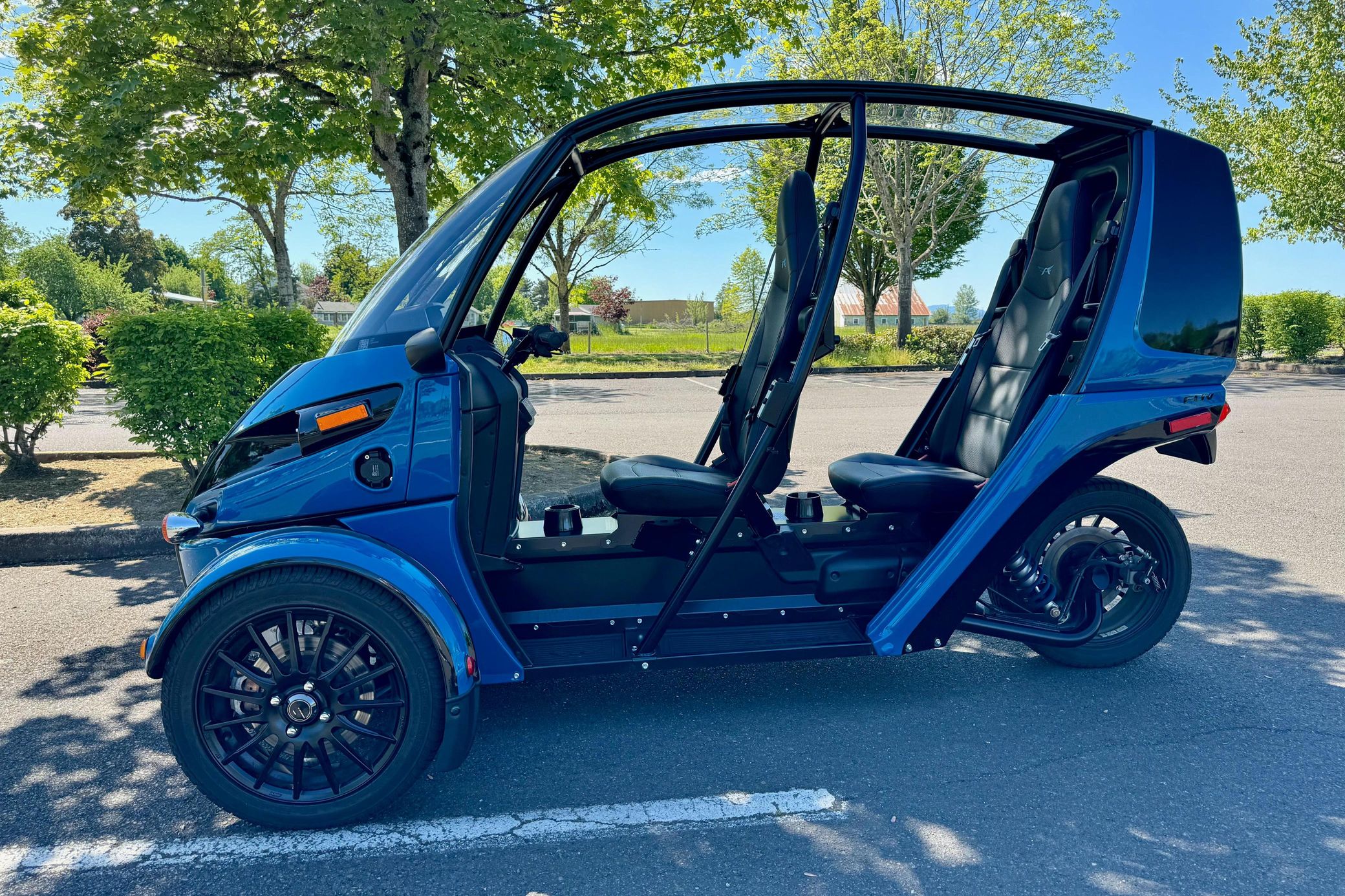 2021 Arcimoto FUV - Blue/Black Coupe - Image 10