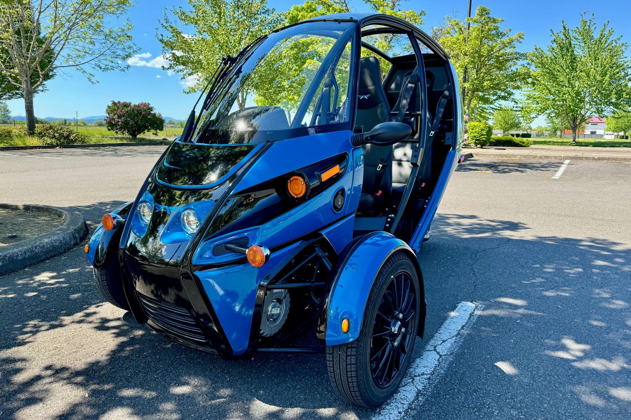 2021 Arcimoto FUV - Blue/Black Coupe