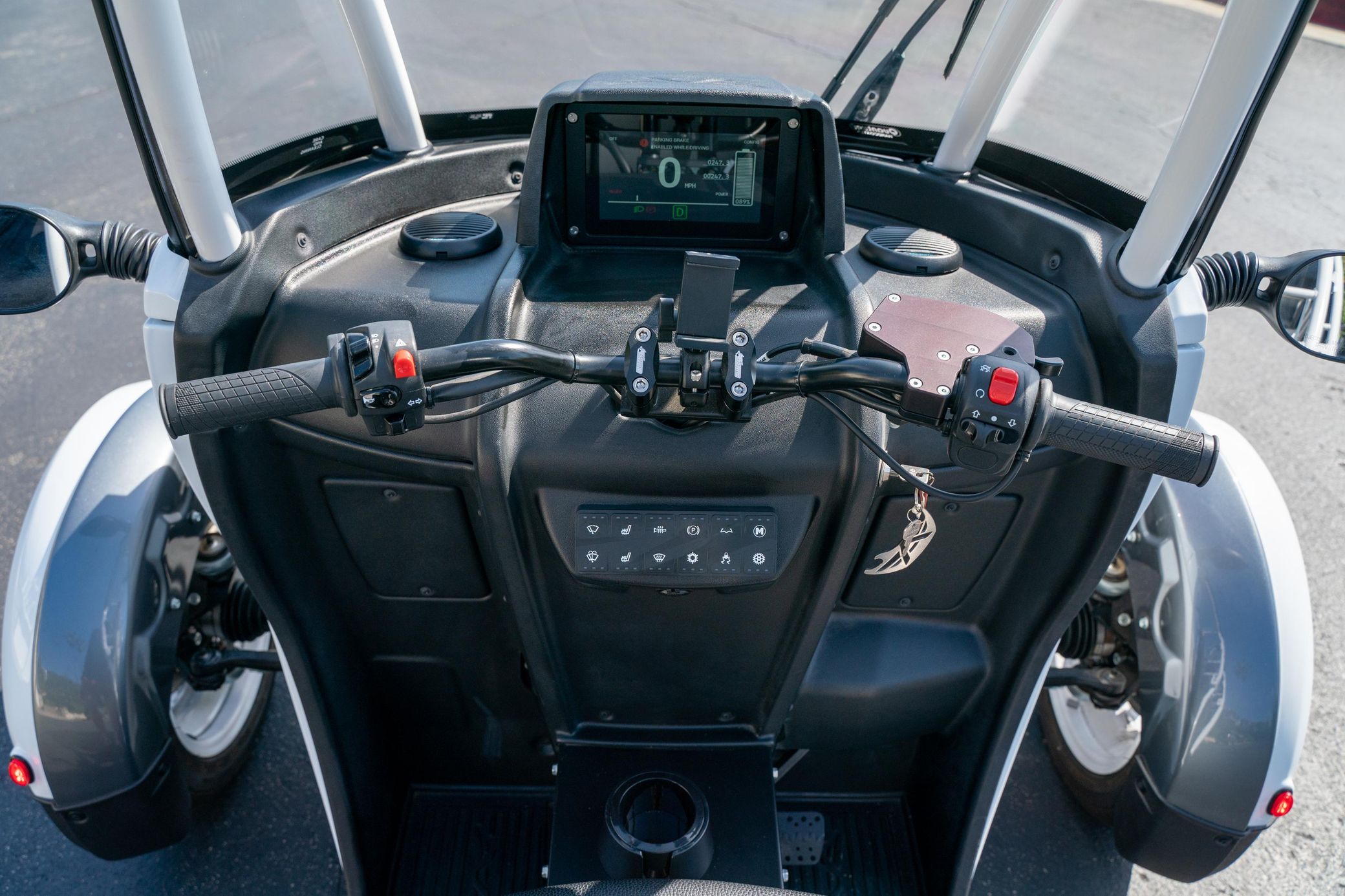 2021 Arcimoto FUV - Gunmetal/White Coupe - Image 6