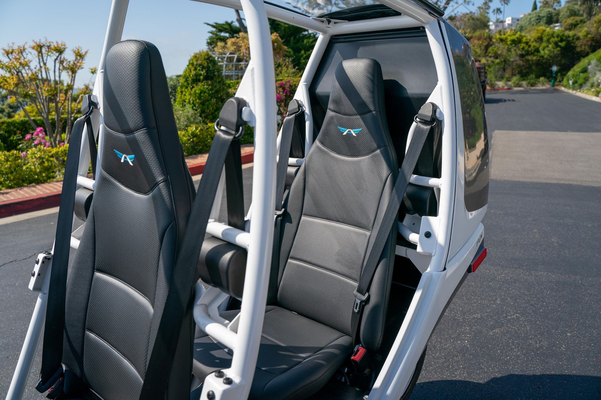 2021 Arcimoto FUV - Gunmetal/White Coupe - Image 11
