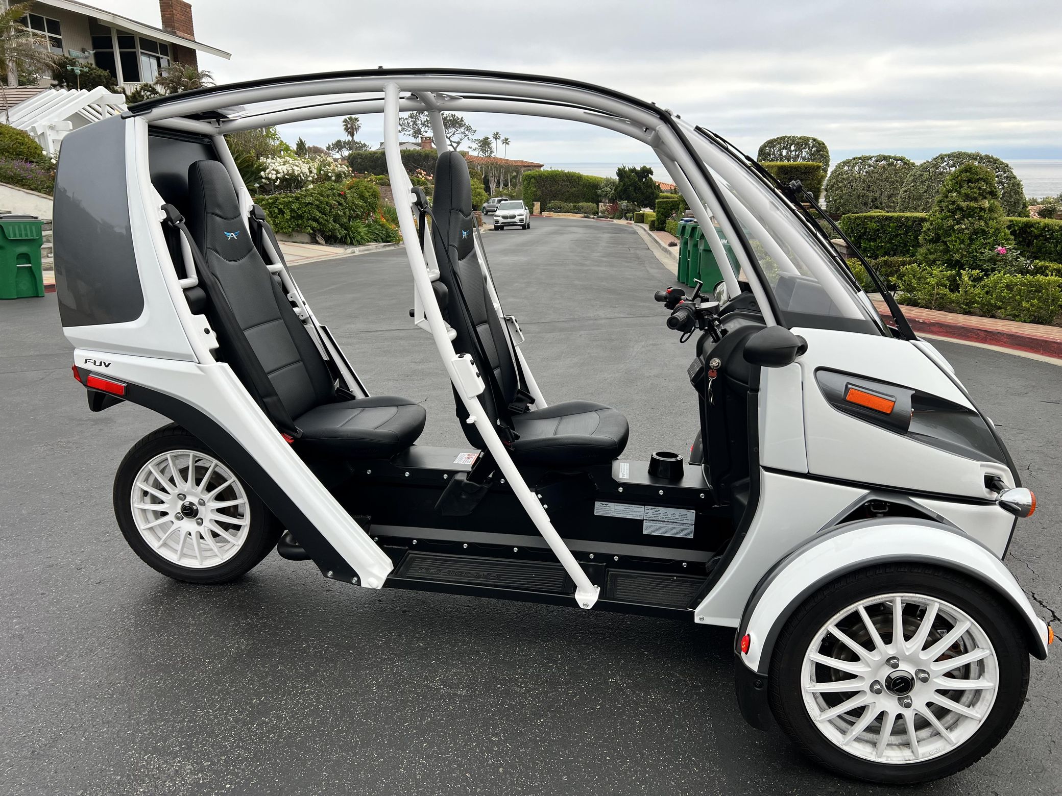 2021 Arcimoto FUV - Gunmetal/White Coupe