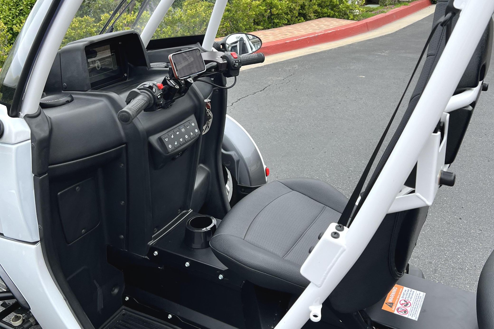 2021 Arcimoto FUV - Gunmetal/White Coupe - Image 4