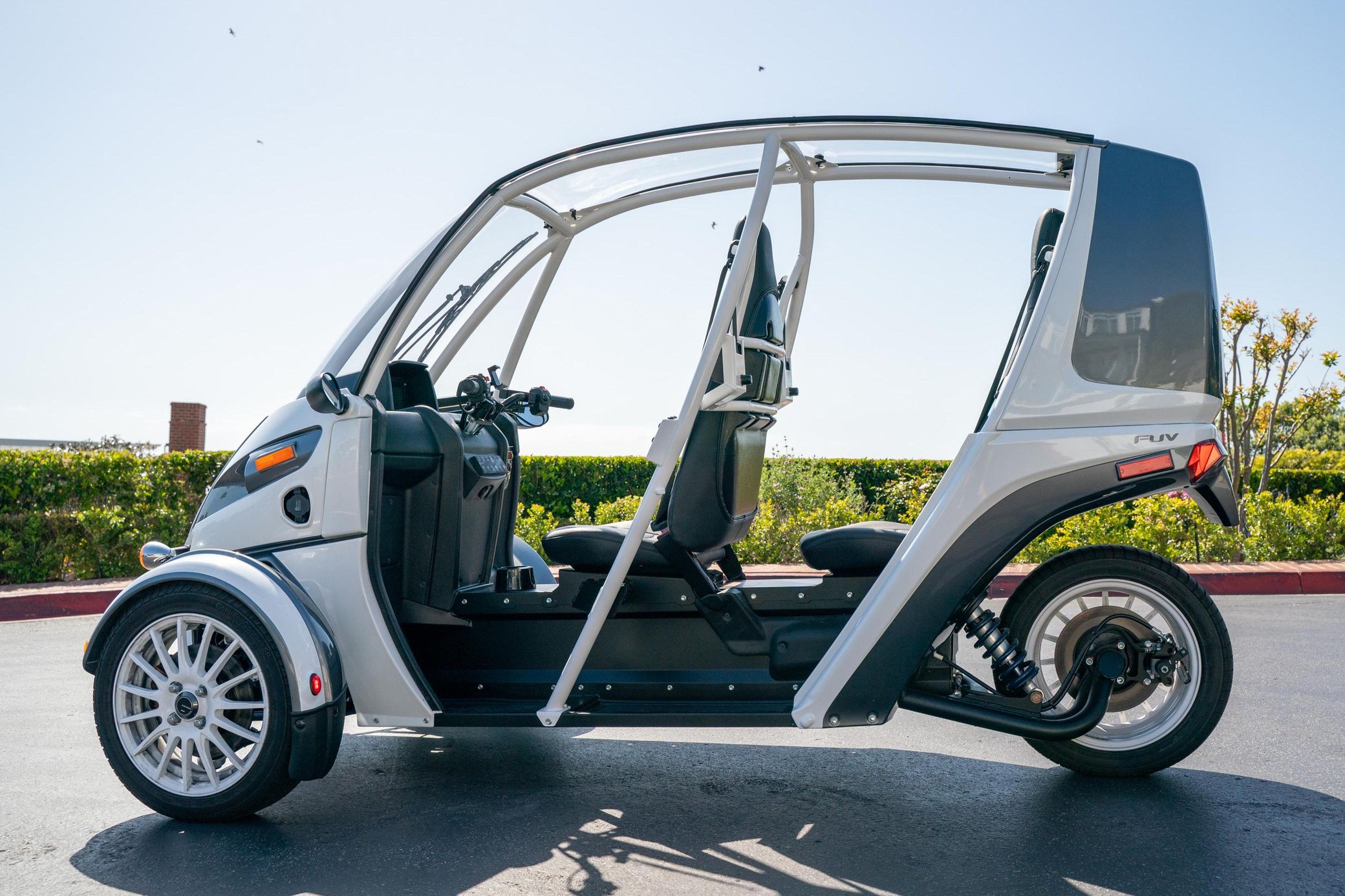2021 Arcimoto FUV - Gunmetal/White Coupe - Image 10