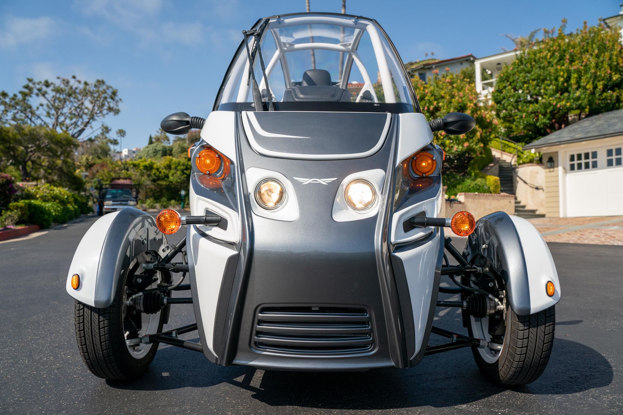 2021 Arcimoto FUV - Gunmetal/White Coupe - Image 13
