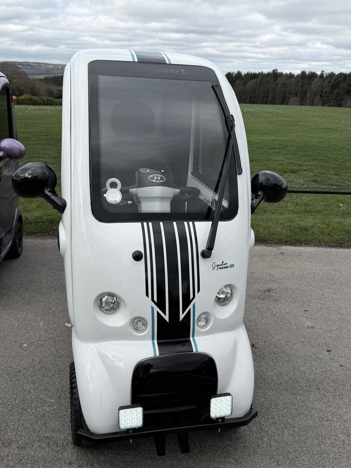 EASYLIFE ECO CABIN SCOOTER (2026) – WHITE AND BLACK – NEW SPECIAL EDITION 3