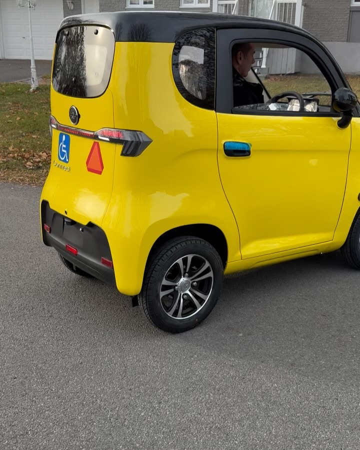 Two Seater ET4 Connect PLUS – 4-Wheel Enclosed Mobility Scooter
