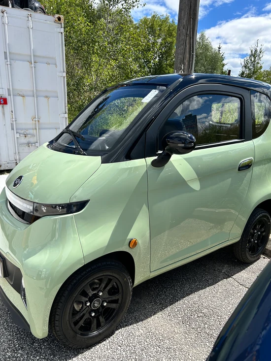 Two Seater ET4 Connect PLUS – 4-Wheel Enclosed Mobility Scooter