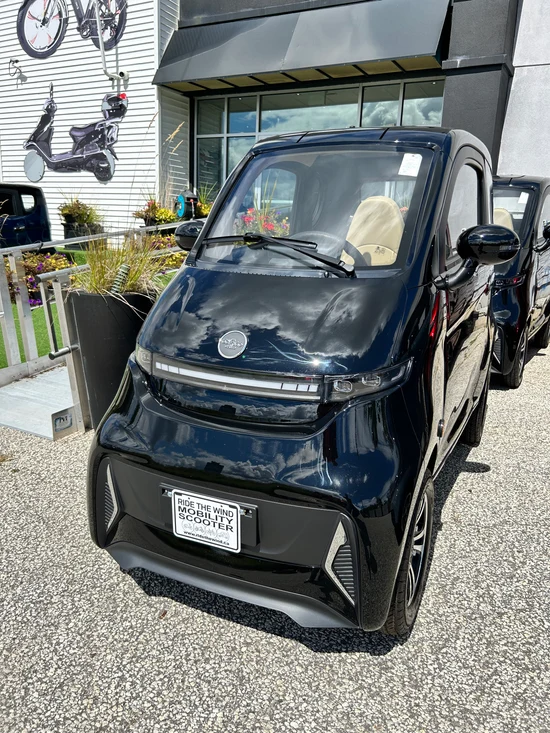 Two Seater ET4 Connect PLUS – 4-Wheel Enclosed Mobility Scooter