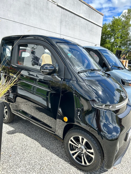 Two Seater ET4 Connect PLUS – 4-Wheel Enclosed Mobility Scooter